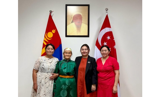 Mrs. Avirmed Daryjav, an 83-year-old senior citizen from Tarialan sum visited the Embassy of Mongolia in Singapore during her very first trip abroad.